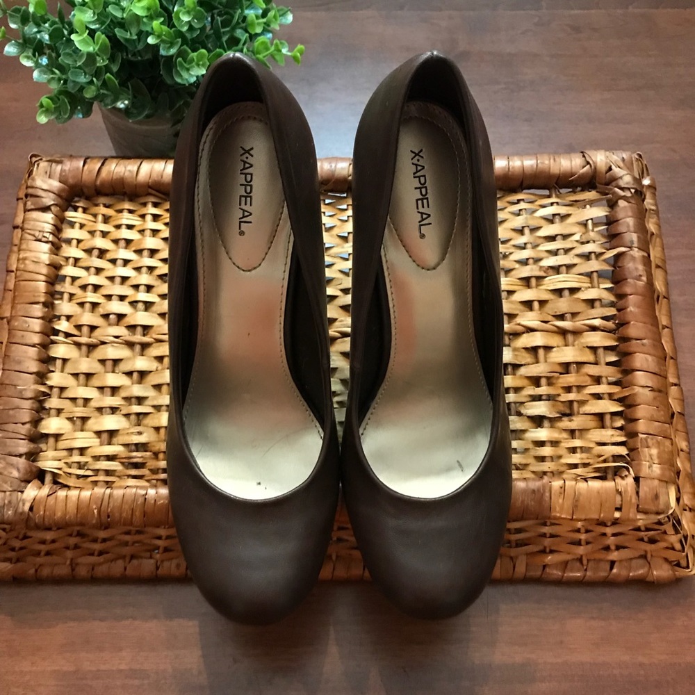 Classic Brown Heels - Like new! - Picture 2 of 5